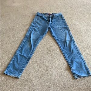 34•36 men’s relaxed wrangler jeans
